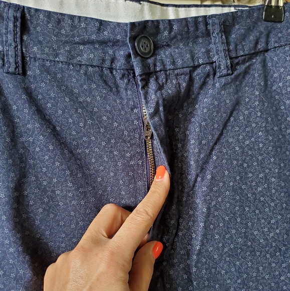 Blue floral slim fit flat front shorts - Picture 9 of 12